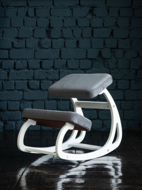 Балансирующий коленный стул Конёк Горбунёк (Белый) в Приобье - priobie.ok-mebel.com | фото 2