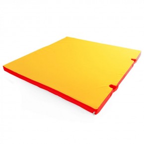 Мат гимнастический, квадратный, с вырезом под стойки. Длина: 1 м, ширина: 1 м, толщина: 5 см красный-желтый   в Приобье - priobie.ok-mebel.com | фото